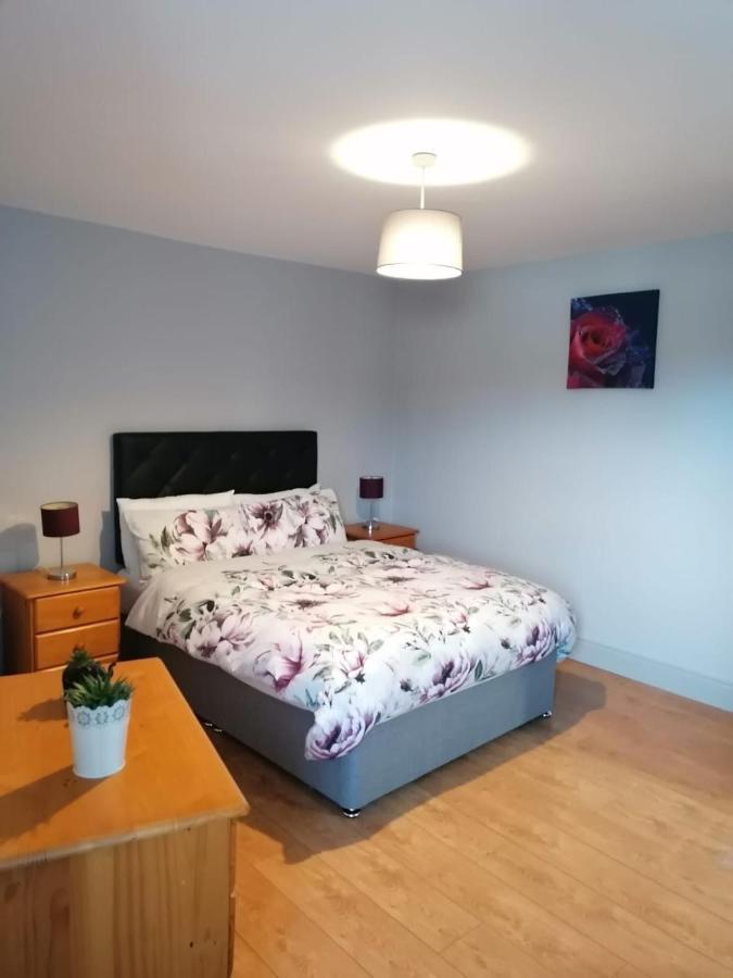 Oak House Apartment เอนนิส ภายนอก รูปภาพ